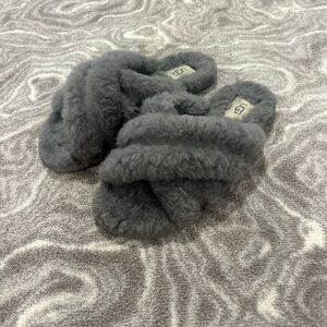 !! UGG Scuffita Women's Sheepskin Criss-Cross Fluffy Slide Slippers Size 7 !!
